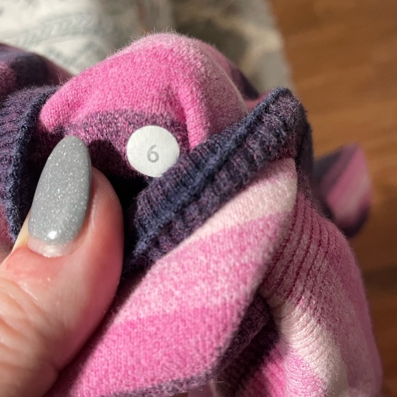 Lululemon scuba hoodie, striped pink. Ombre, smoky rose vintage. Size 6 - Picture 9 of 9
